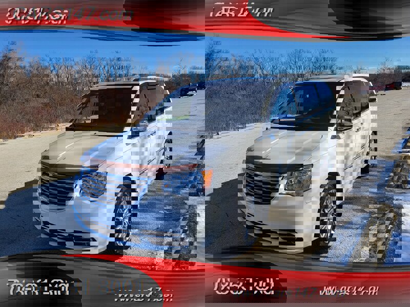 Used 2016 Chrysler Town & Country Touring-L image 1