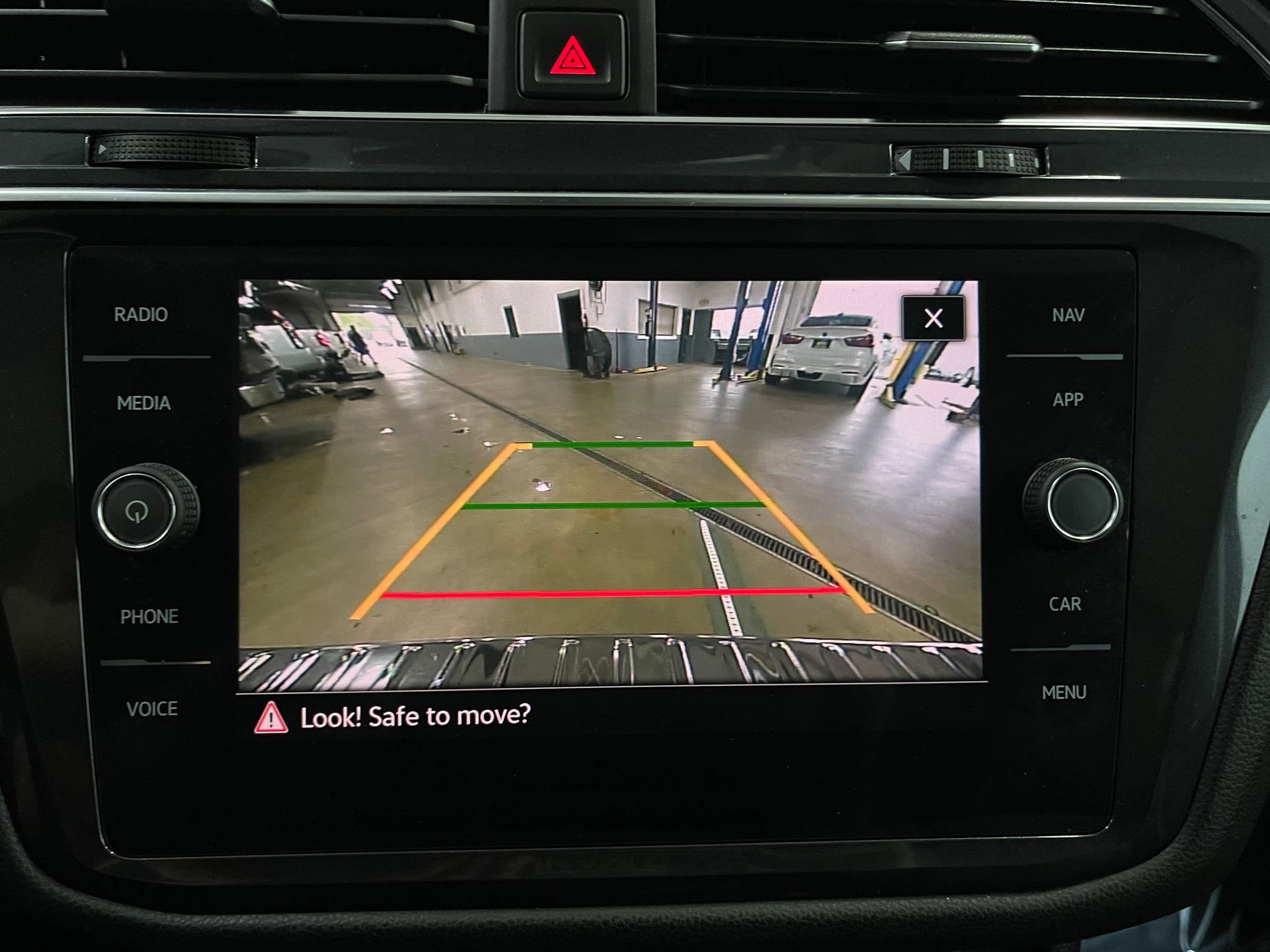 Used 2021 Volkswagen Tiguan SEL AWD/4WD image 11
