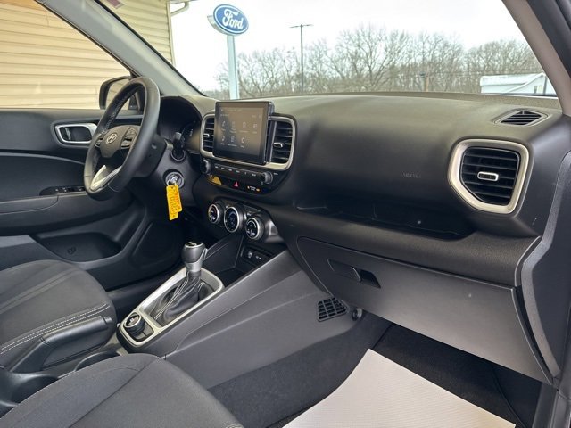 Used 2023 Hyundai Venue SEL image 23