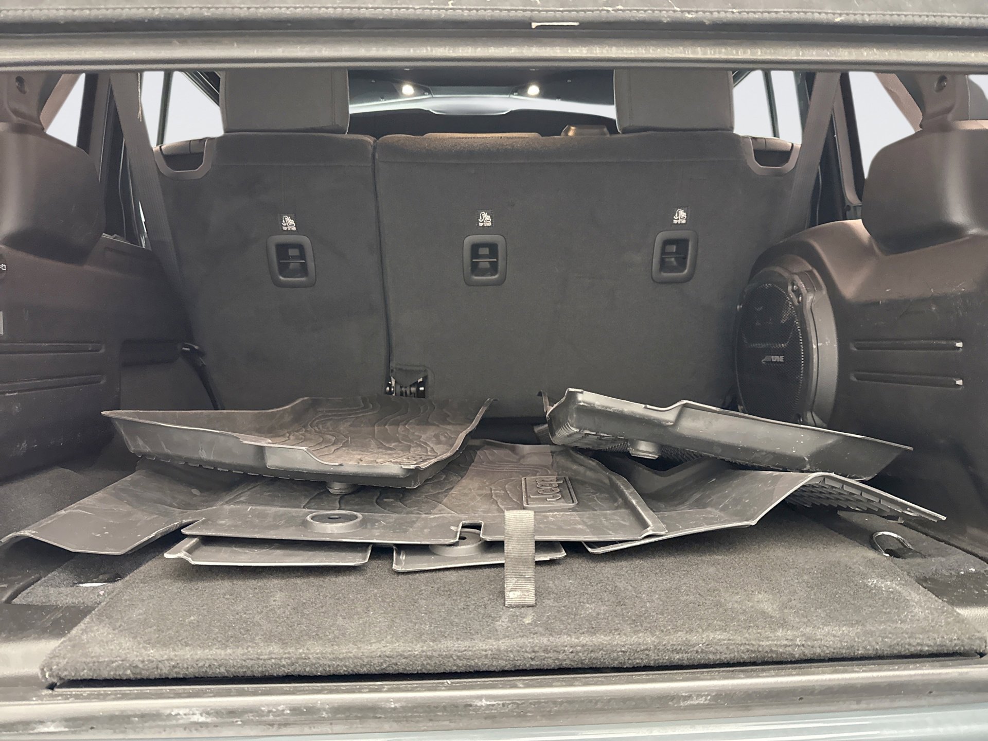 Used 2024 Jeep Wrangler Rubicon w/ Technology Group image 18