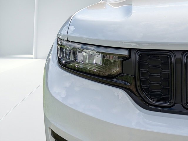 New 2025 Jeep Grand Cherokee L Laredo image 8