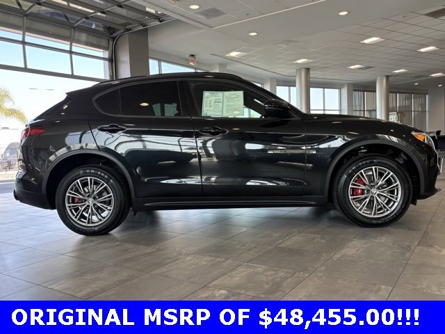 Used 2022 Alfa Romeo Stelvio Sprint image 2
