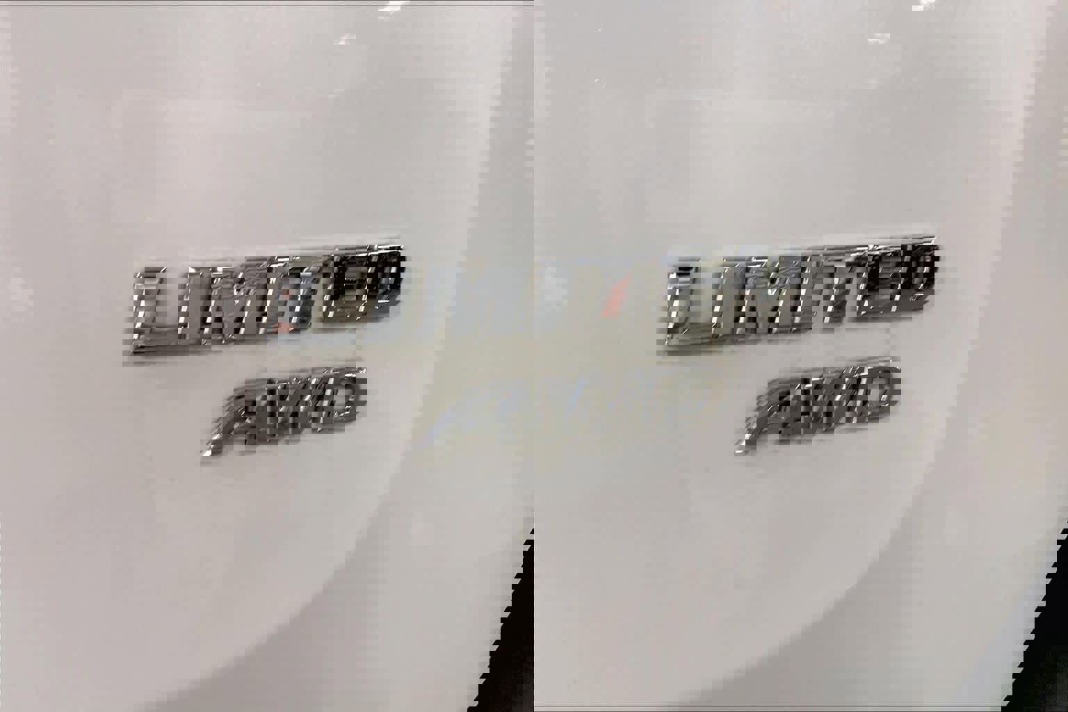 Used 2015 Toyota RAV4 Limited w/ Technology Package image 10