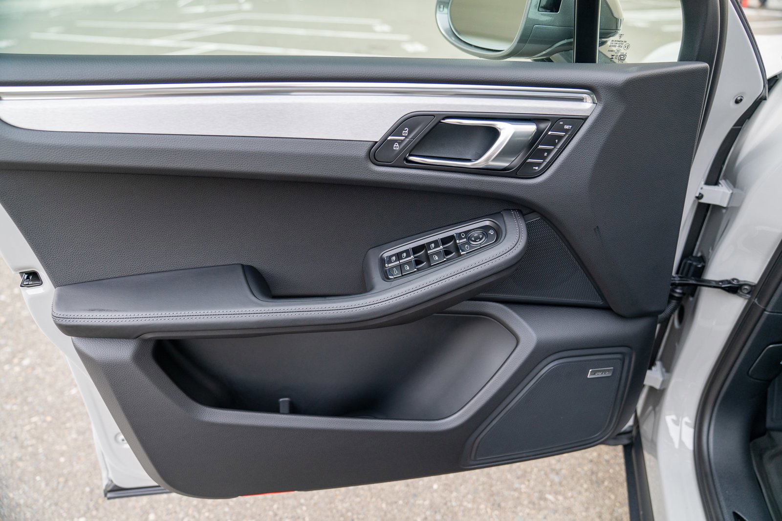 Certified 2026 Porsche Macan Turbo AWD/4WD image 10