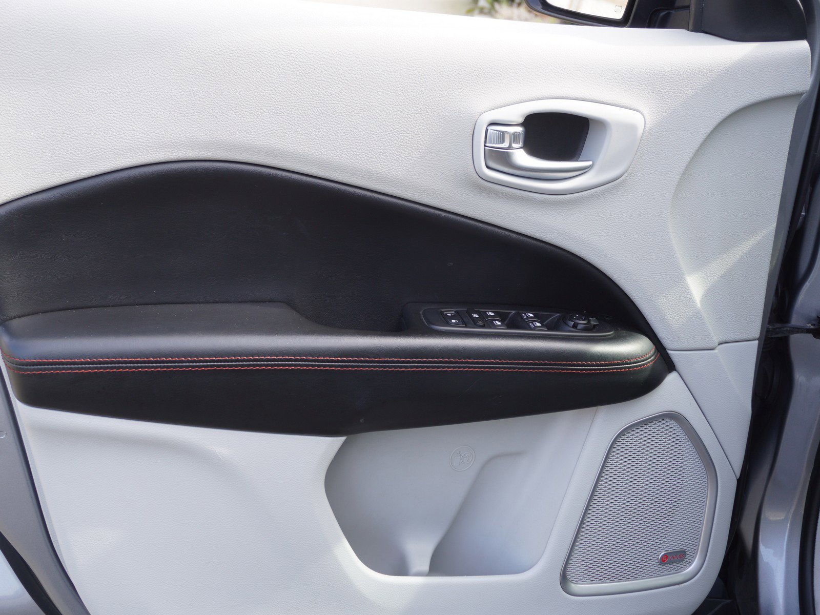 Used 2017 Jeep Compass Limited image 20