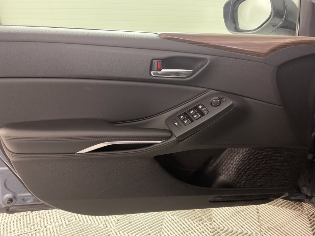 Used 2022 Toyota Avalon XLE FWD image 14