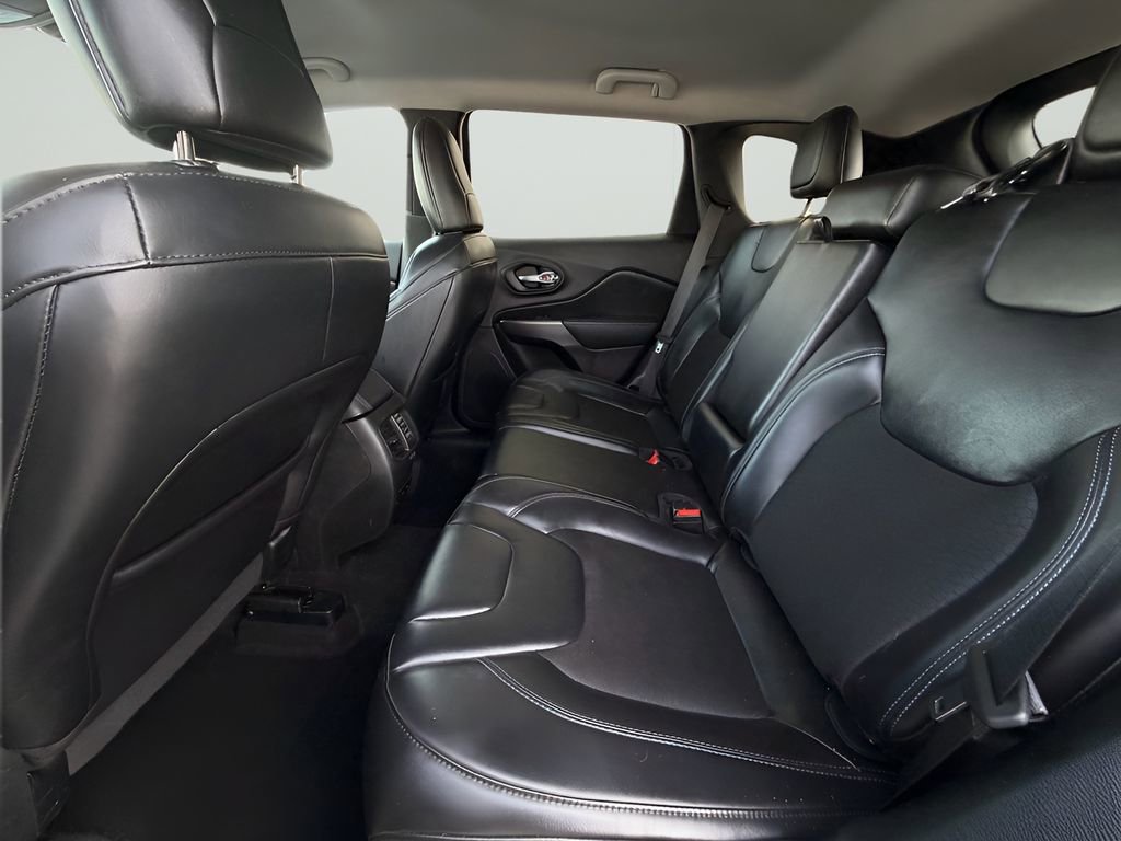 Used 2020 Jeep Cherokee Latitude Plus image 17