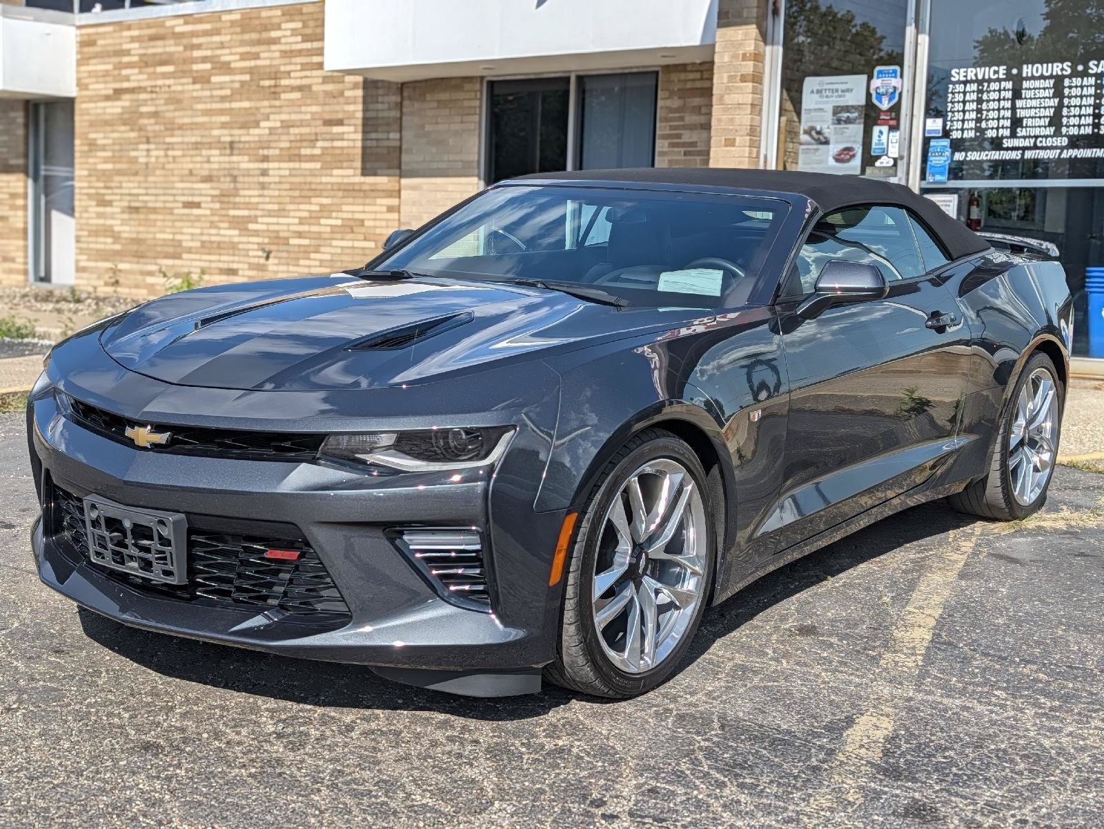 Used 2018 Chevrolet Camaro SS RWD image 17