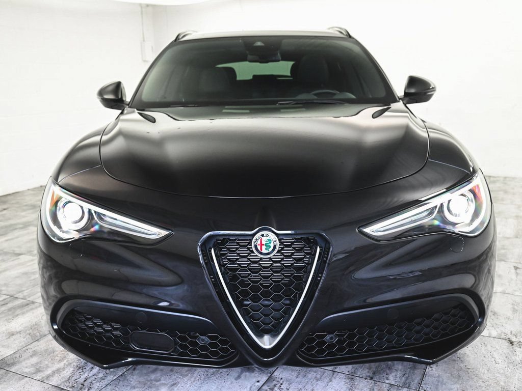 Used 2023 Alfa Romeo Stelvio Ti AWD/4WD image 2