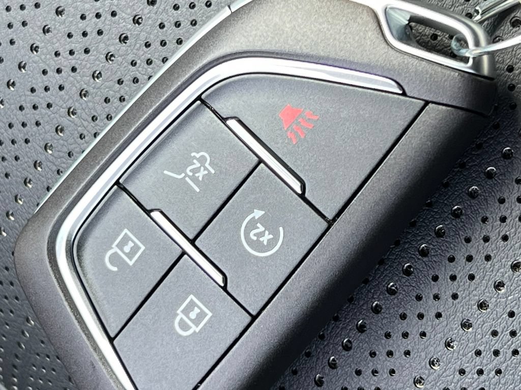 New 2027 Cadillac Vistiq Sport w/ LPO, Floor Liner Package AWD/4WD image 28