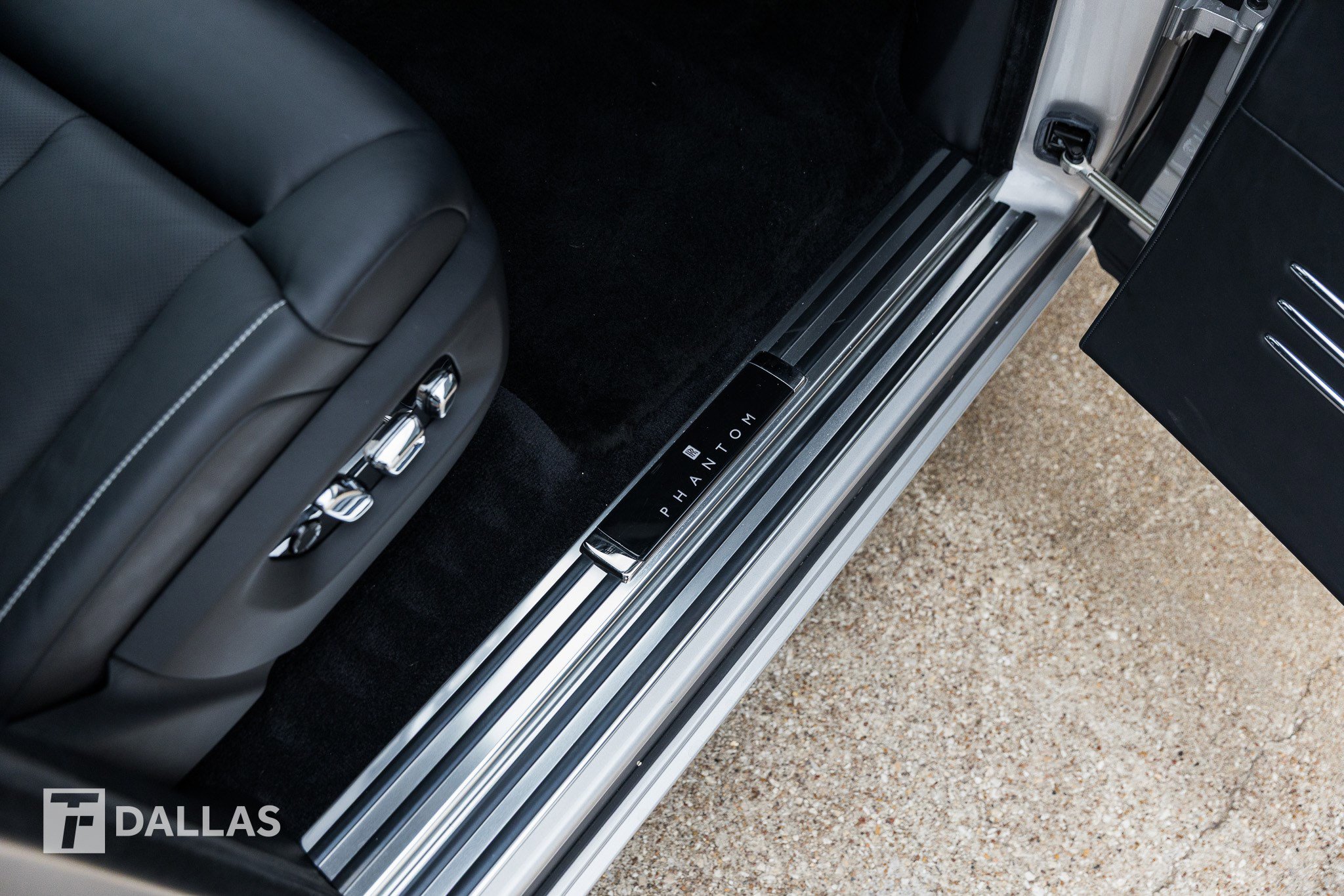 Used 2023 Rolls-Royce Phantom Sedan w/ The Phantom Package image 50
