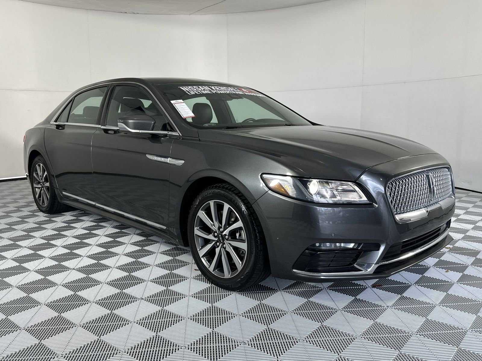 Used 2020 Lincoln Continental image 2