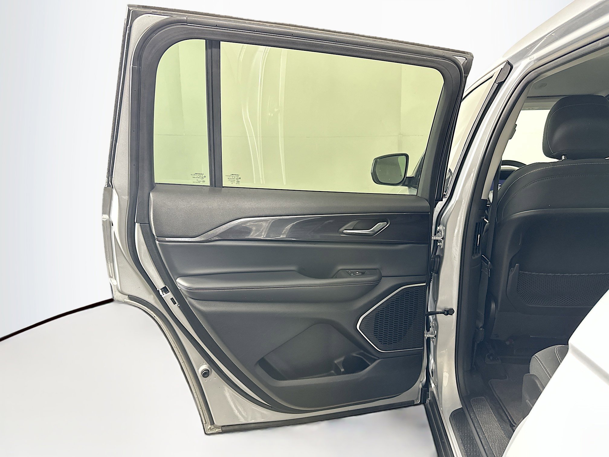 Used 2022 Jeep Grand Cherokee L Laredo w/ Luxury Tech Group I image 25