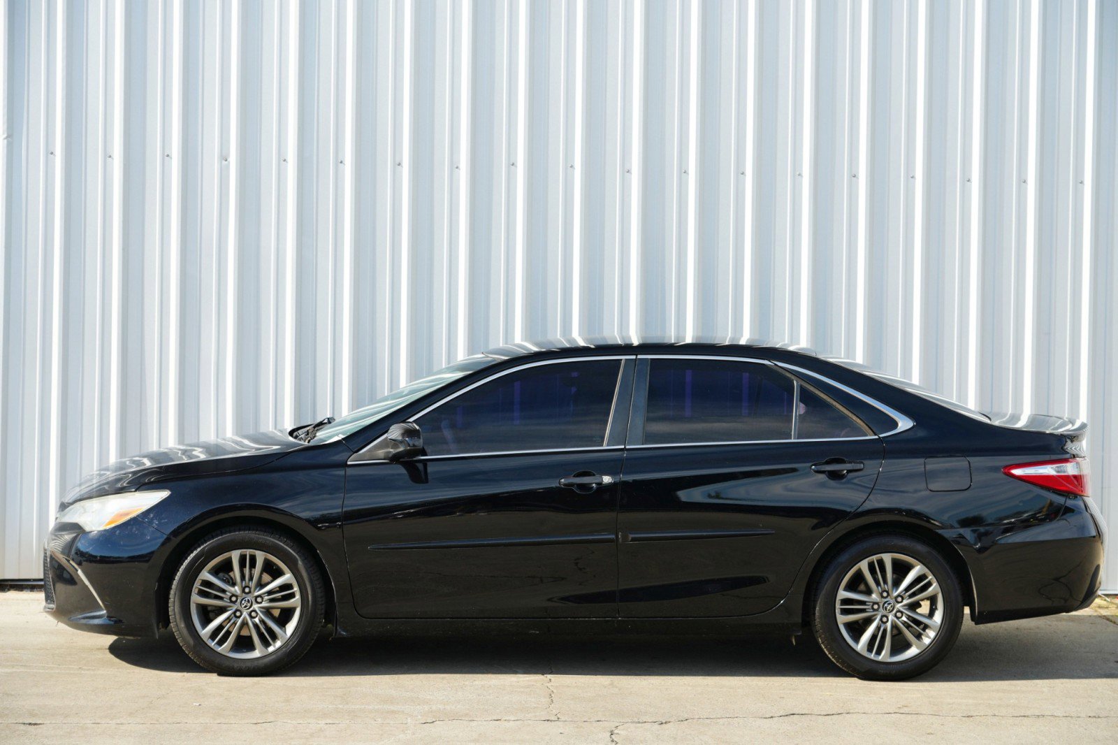 Used 2016 Toyota Camry SE image 39