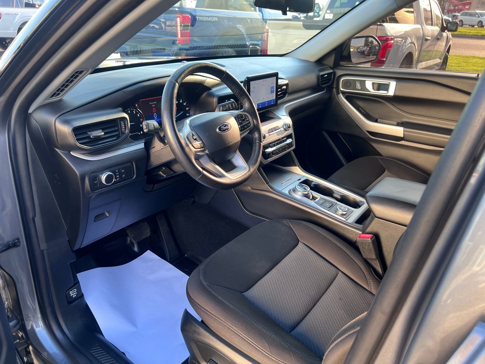 Used 2022 Ford Explorer XLT AWD/4WD image 24