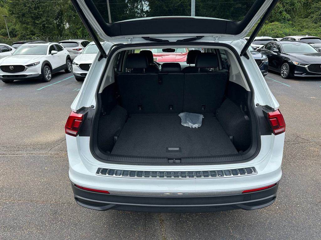 Used 2024 Volkswagen Tiguan Wolfsburg Edition image 23