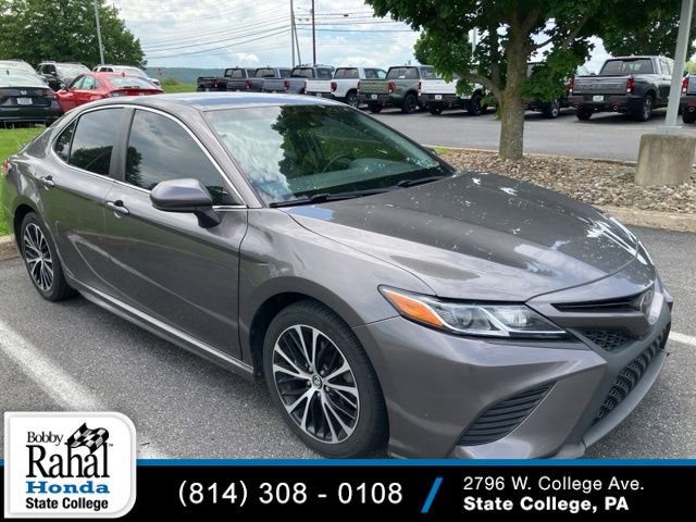 Used 2018 Toyota Camry SE FWD image 1