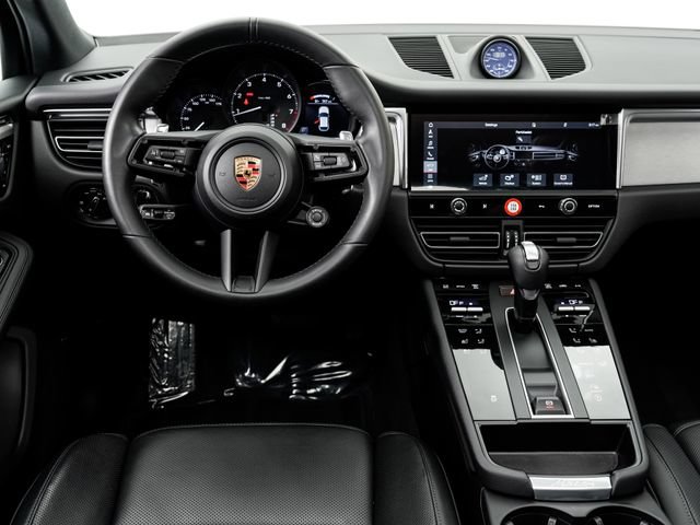 Certified 2026 Porsche Macan AWD/4WD image 18