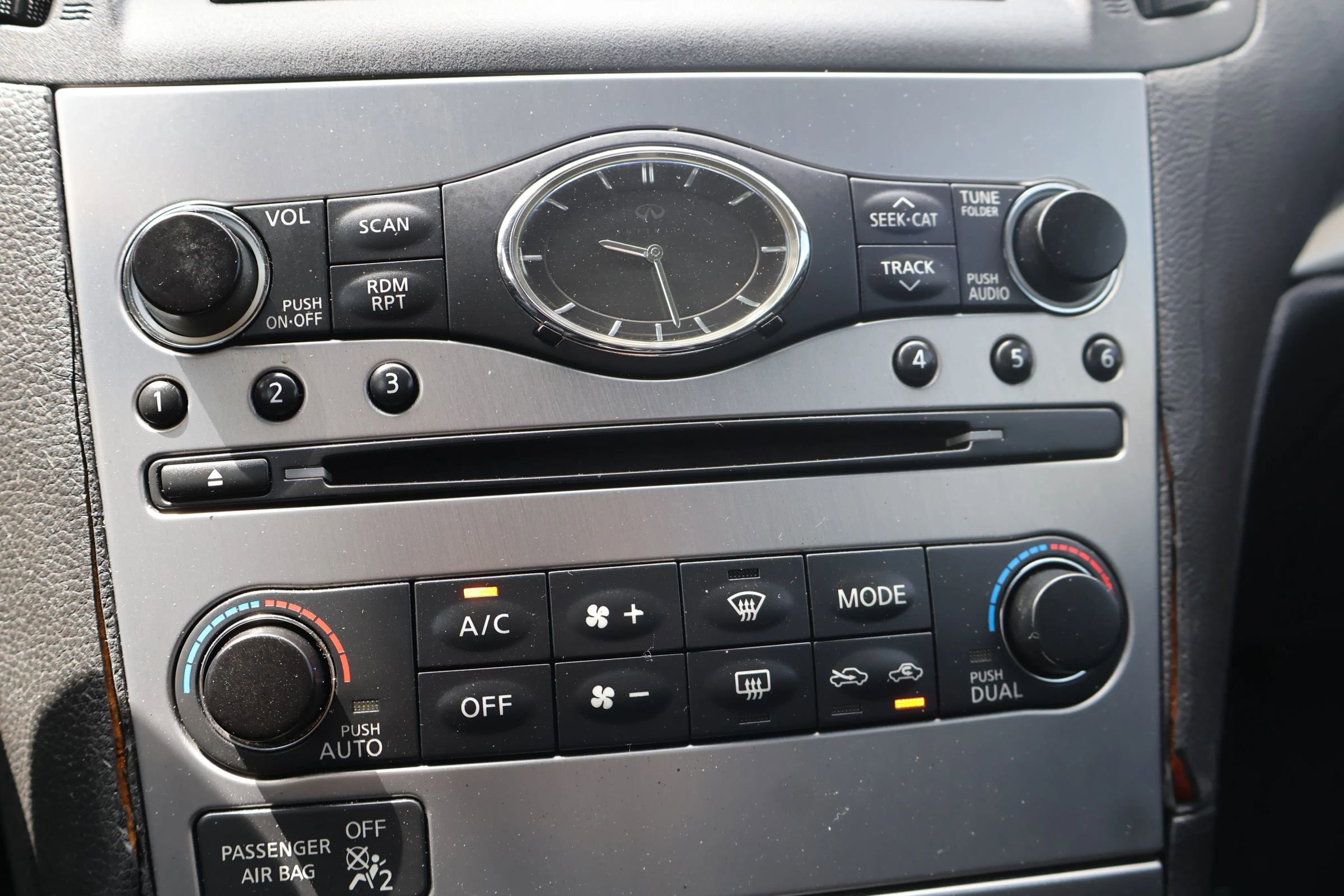 Used 2010 INFINITI G37 Sport w/ Navigation Pkg image 30