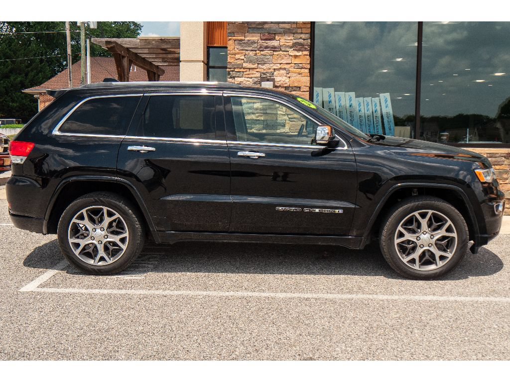 Used 2020 Jeep Grand Cherokee Overland AWD/4WD image 2