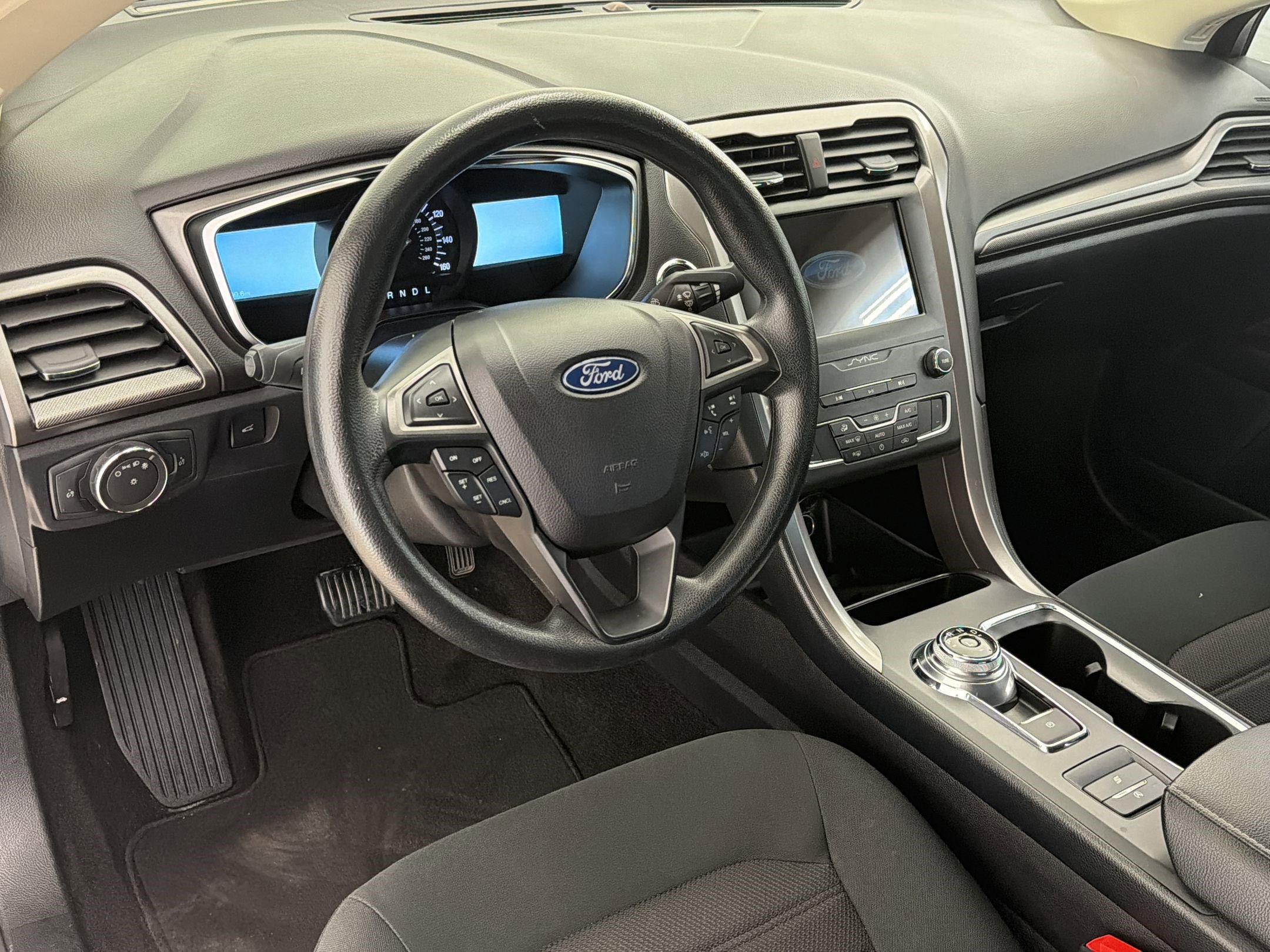 Certified 2020 Ford Fusion SE image 4