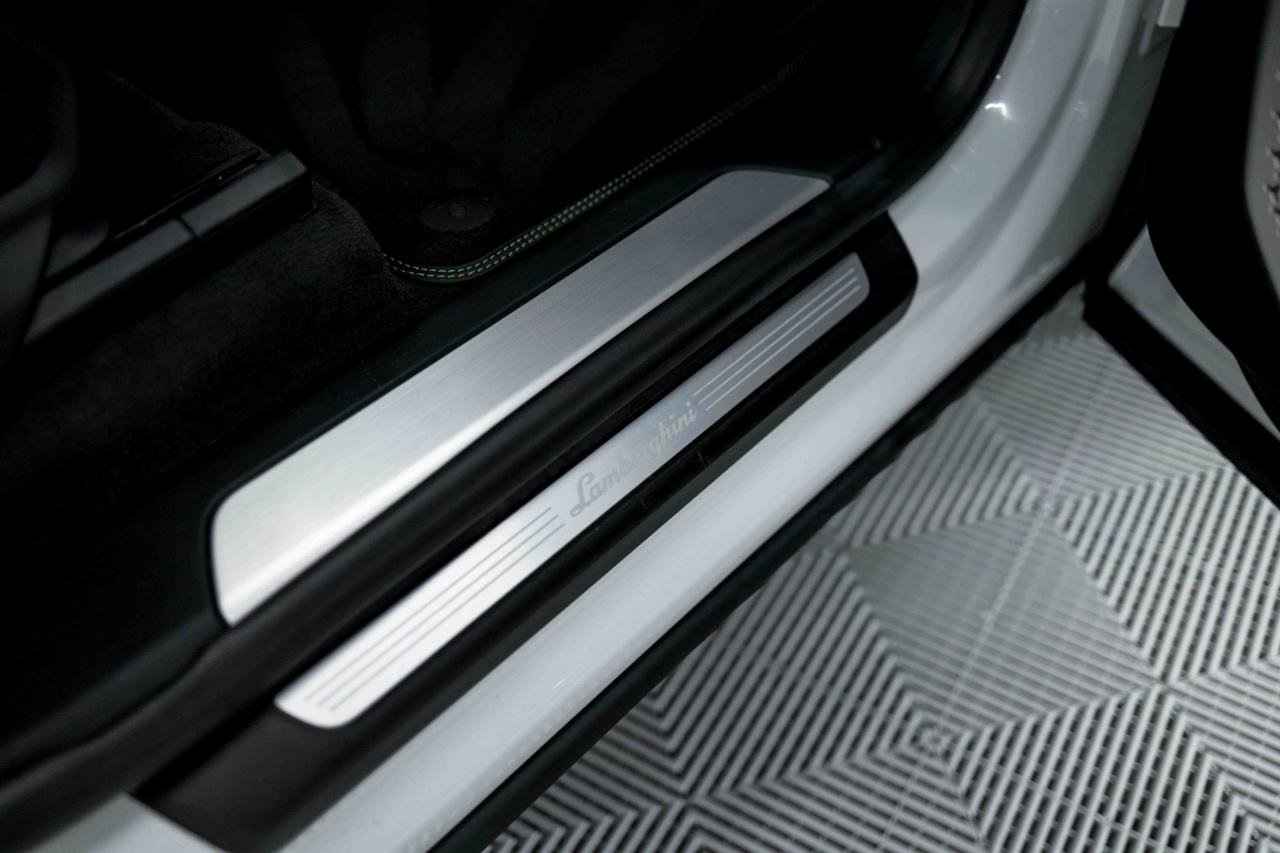 Used 2020 Lamborghini Urus Base image 49