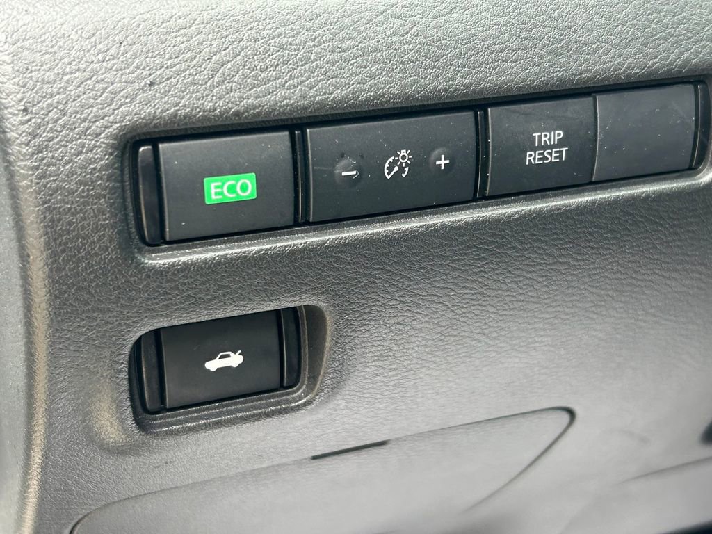 Used 2025 Nissan Sentra SV FWD image 22
