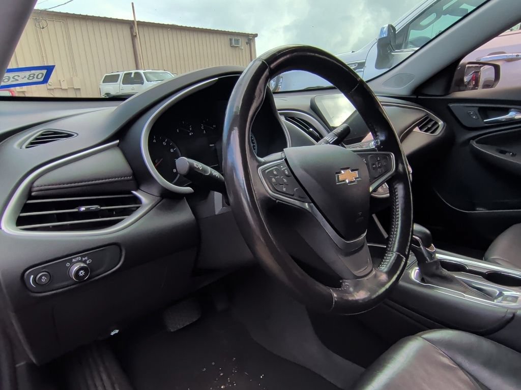 Used 2022 Chevrolet Malibu LT w/ Leather Package FWD image 9