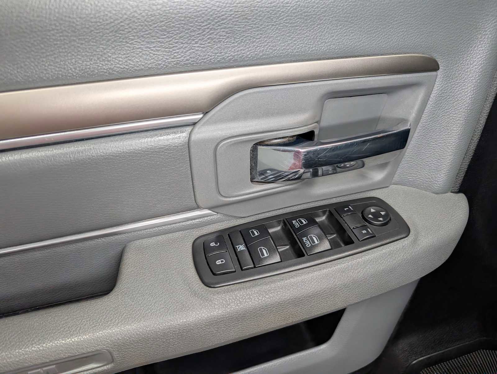 Used 2018 RAM 2500 SLT image 33