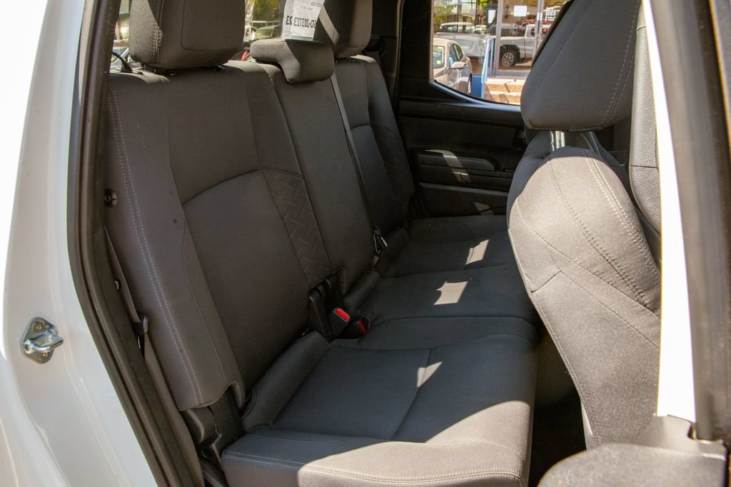 Used 2025 Toyota Tacoma SR5 AWD/4WD image 12