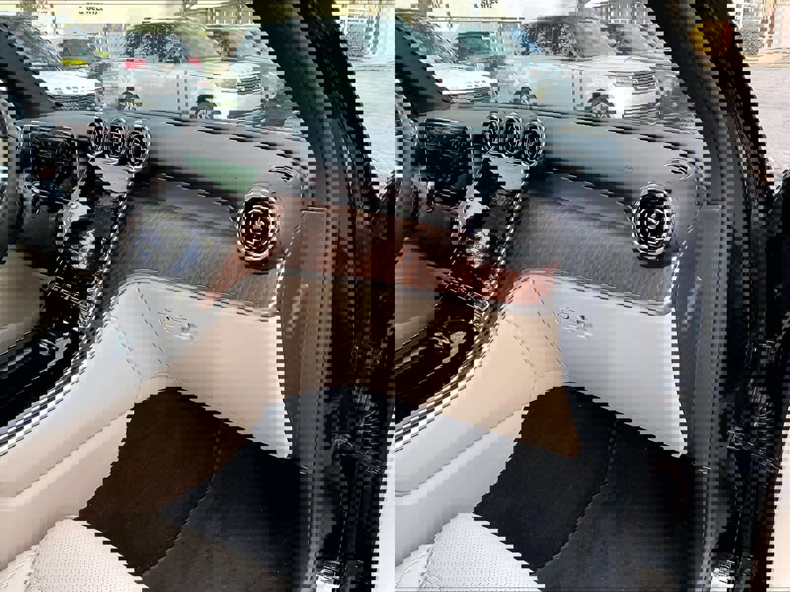 Used 2025 Mercedes-Benz GLC 350e 4MATIC image 17