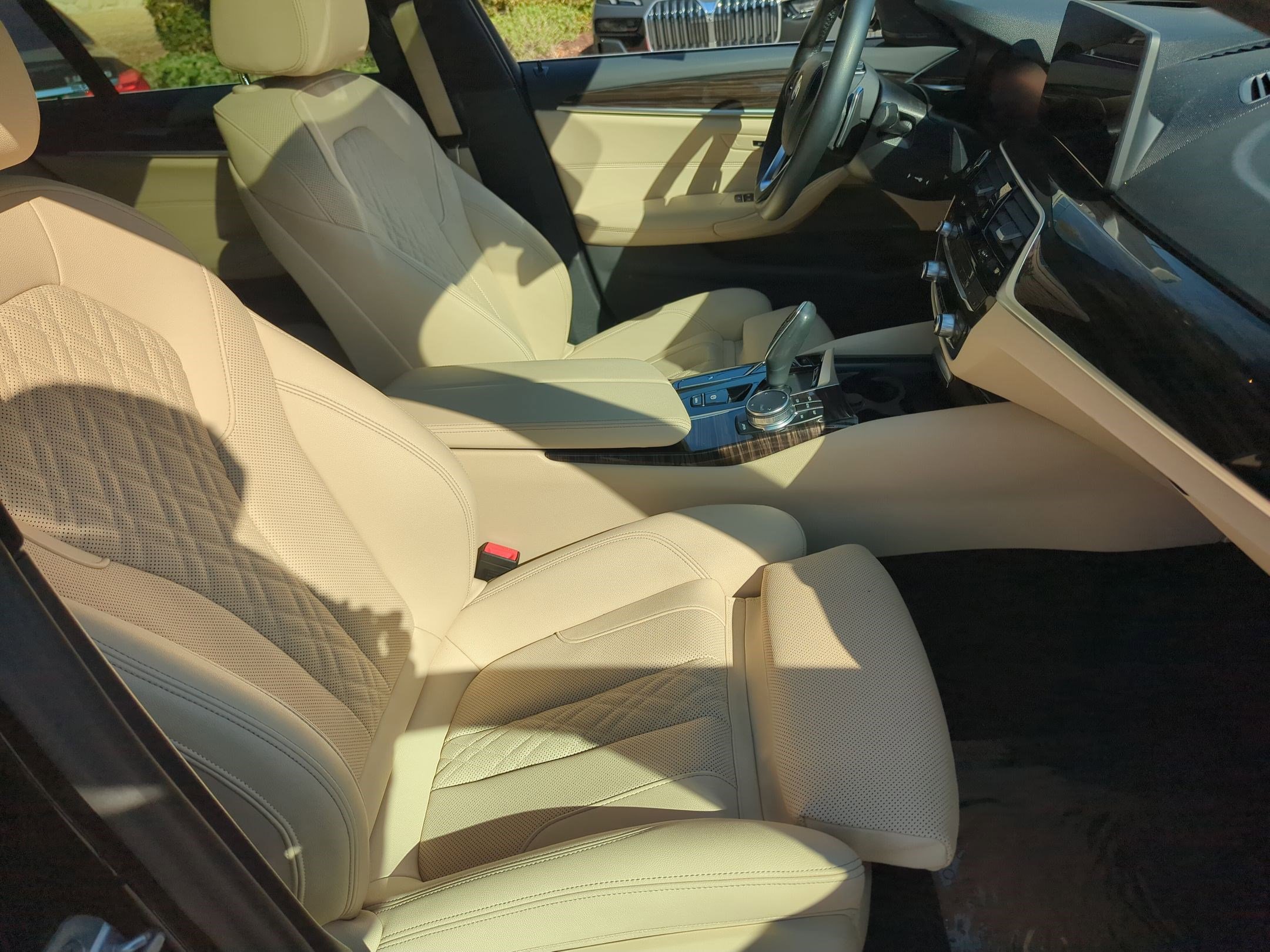 Used 2023 BMW 530i w/ Premium Package image 33