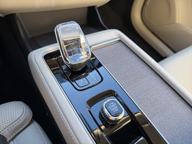 New 2026 Volvo XC40 B5 Ultra w/ Protection Package Premier image 18