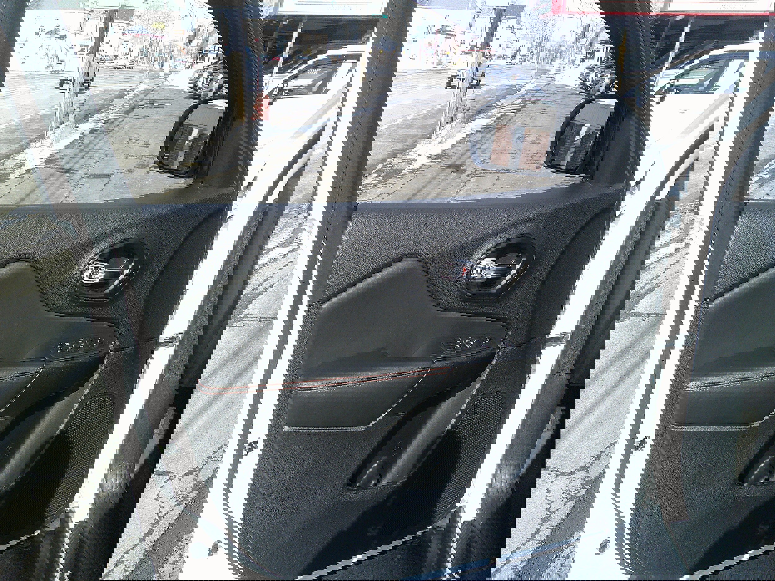 Used 2021 Jeep Cherokee Trailhawk w/ Premium Leather Package image 17