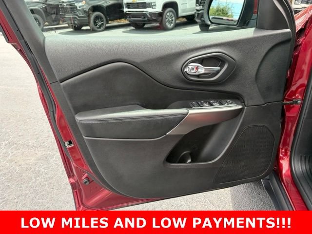 Used 2020 Jeep Cherokee Latitude FWD image 12