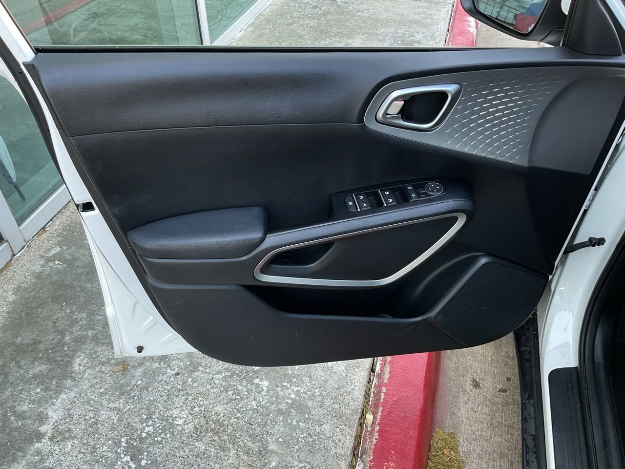 Used 2025 Kia Soul LX w/ LX Technology Package image 13