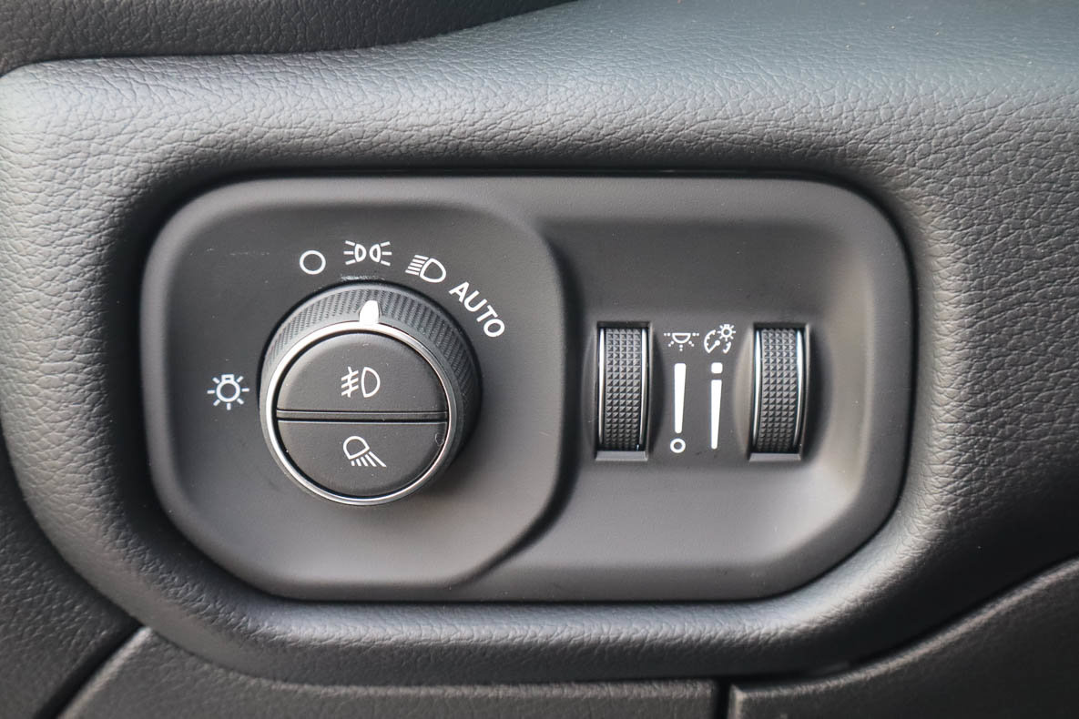 New 2027 RAM 2500 Laramie w/ Towing Technology Group AWD/4WD image 15