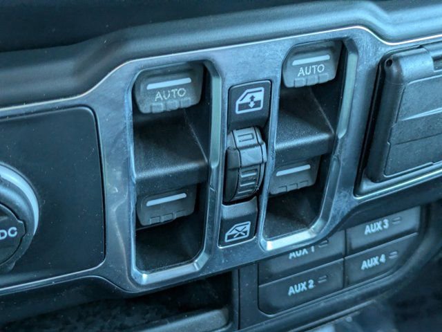 Used 2019 Jeep Wrangler Unlimited Sahara w/ Uconnect 4C Nav & Sound Group image 17