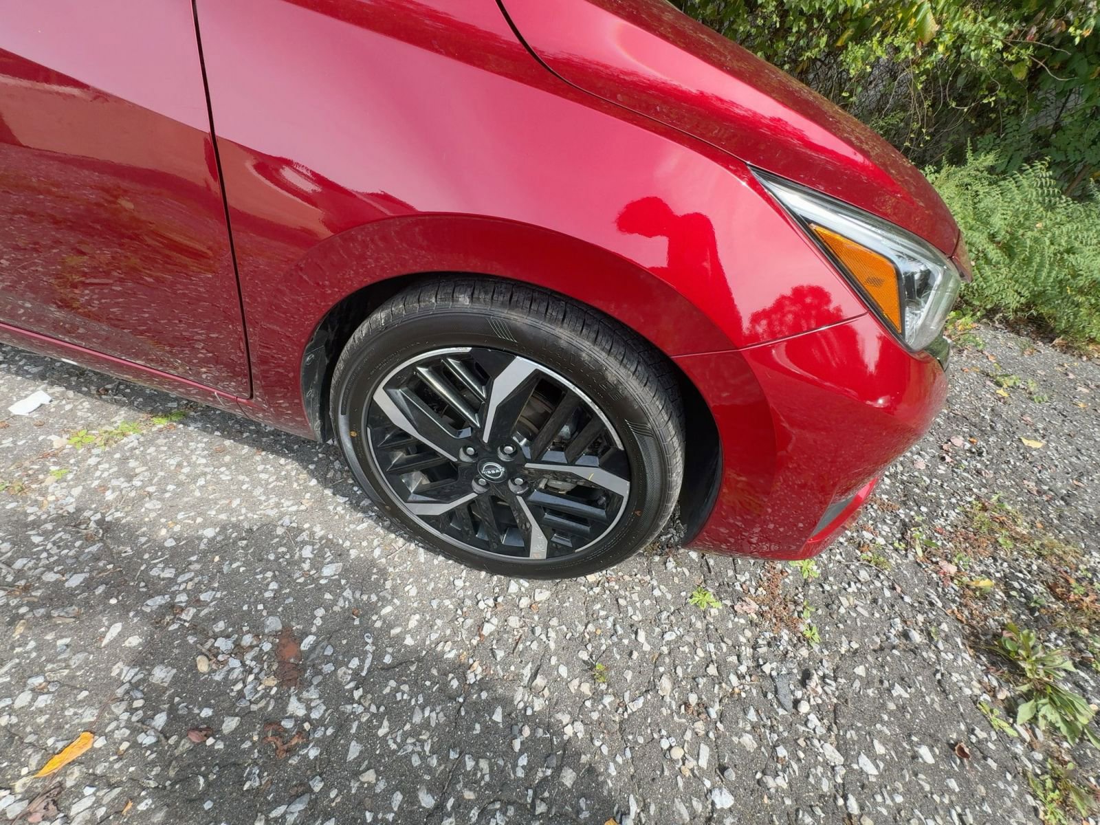 Used 2024 Nissan Versa SR image 24