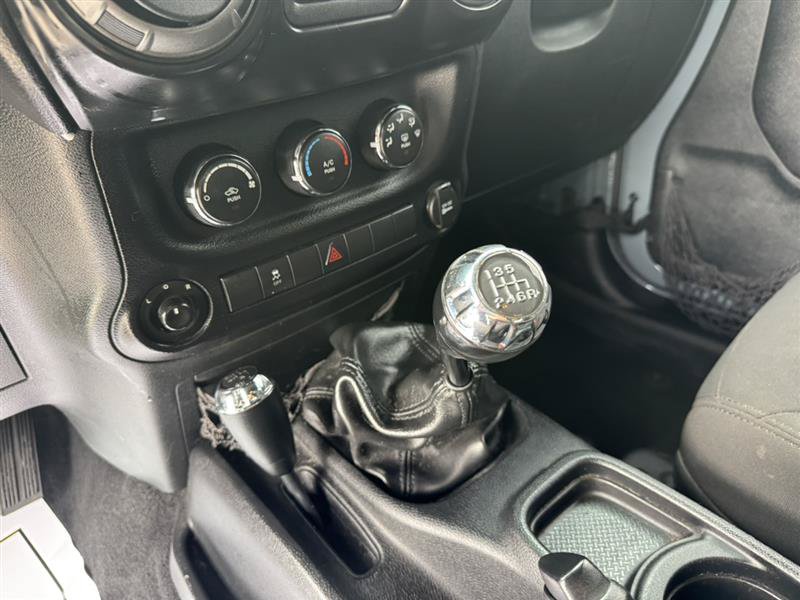 Used 2015 Jeep Wrangler Unlimited Sport w/ Quick Order Package 23S AWD/4WD image 29