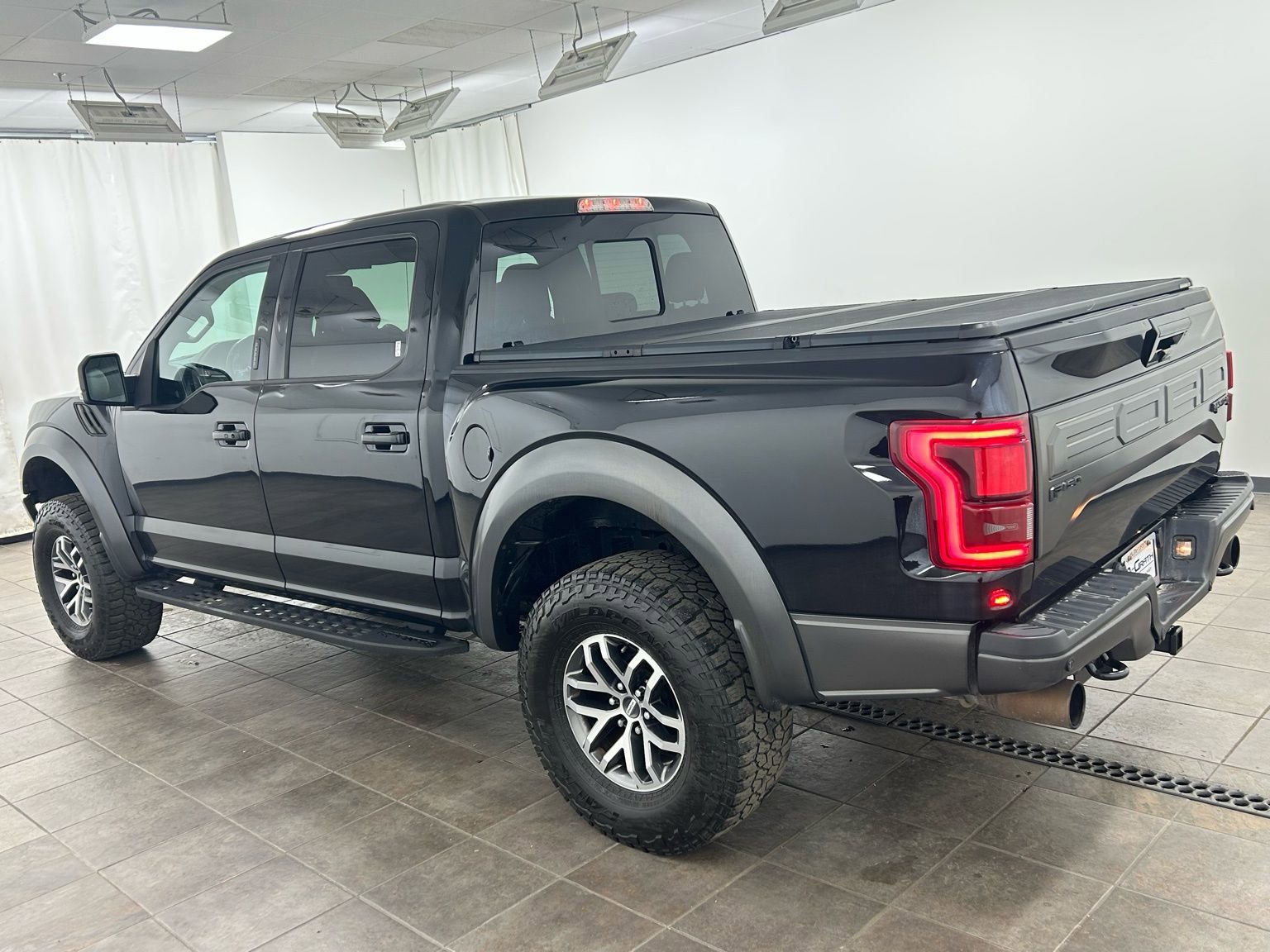 Used 2018 Ford F150 Raptor w/ Equipment Group 802A Luxury image 3