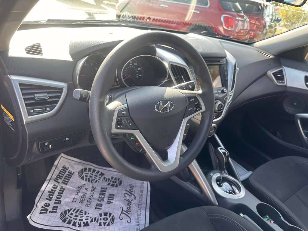 Used 2015 Hyundai Veloster FWD image 12