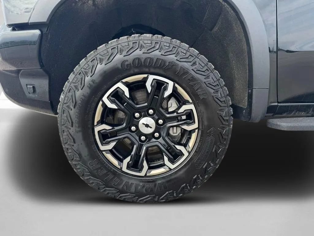Used 2024 Chevrolet Silverado 1500 ZR2 w/ Technology Package AWD/4WD image 29
