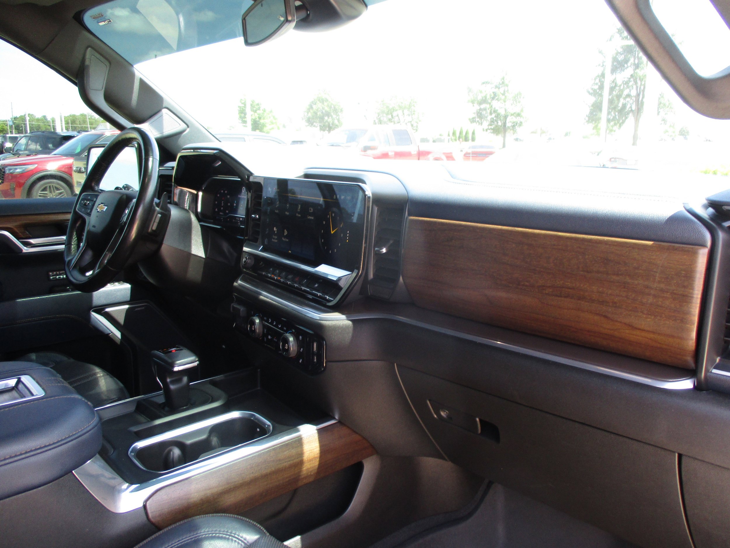 Used 2022 Chevrolet Silverado 1500 High Country w/ High Country Premium Package AWD/4WD image 43