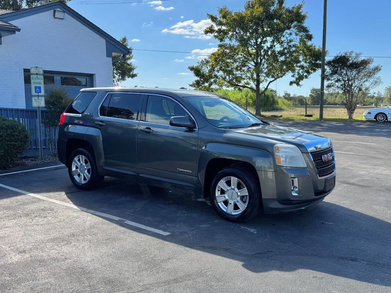 Used 2013 GMC Terrain SLE image 2