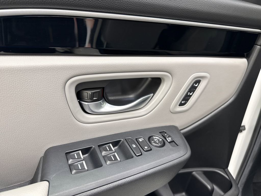 Used 2025 Honda Pilot Touring image 12