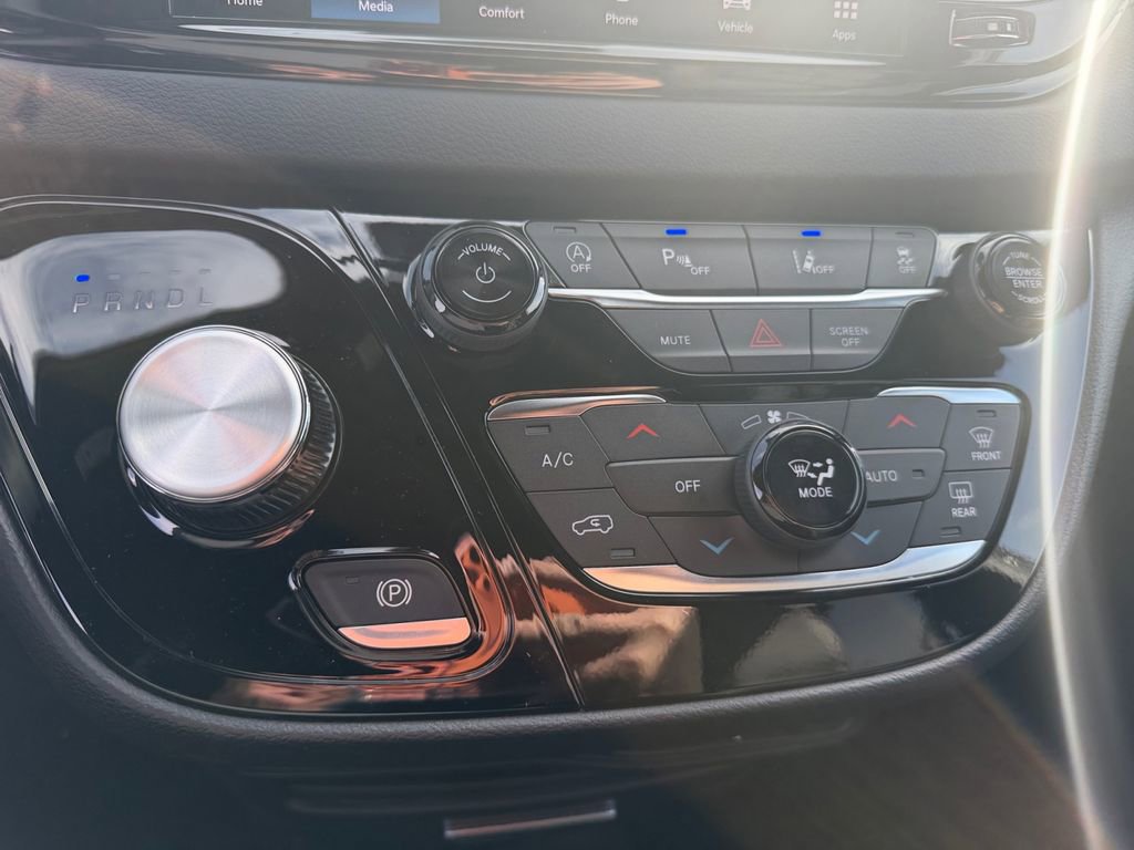 New 2026 Chrysler Voyager LX image 20