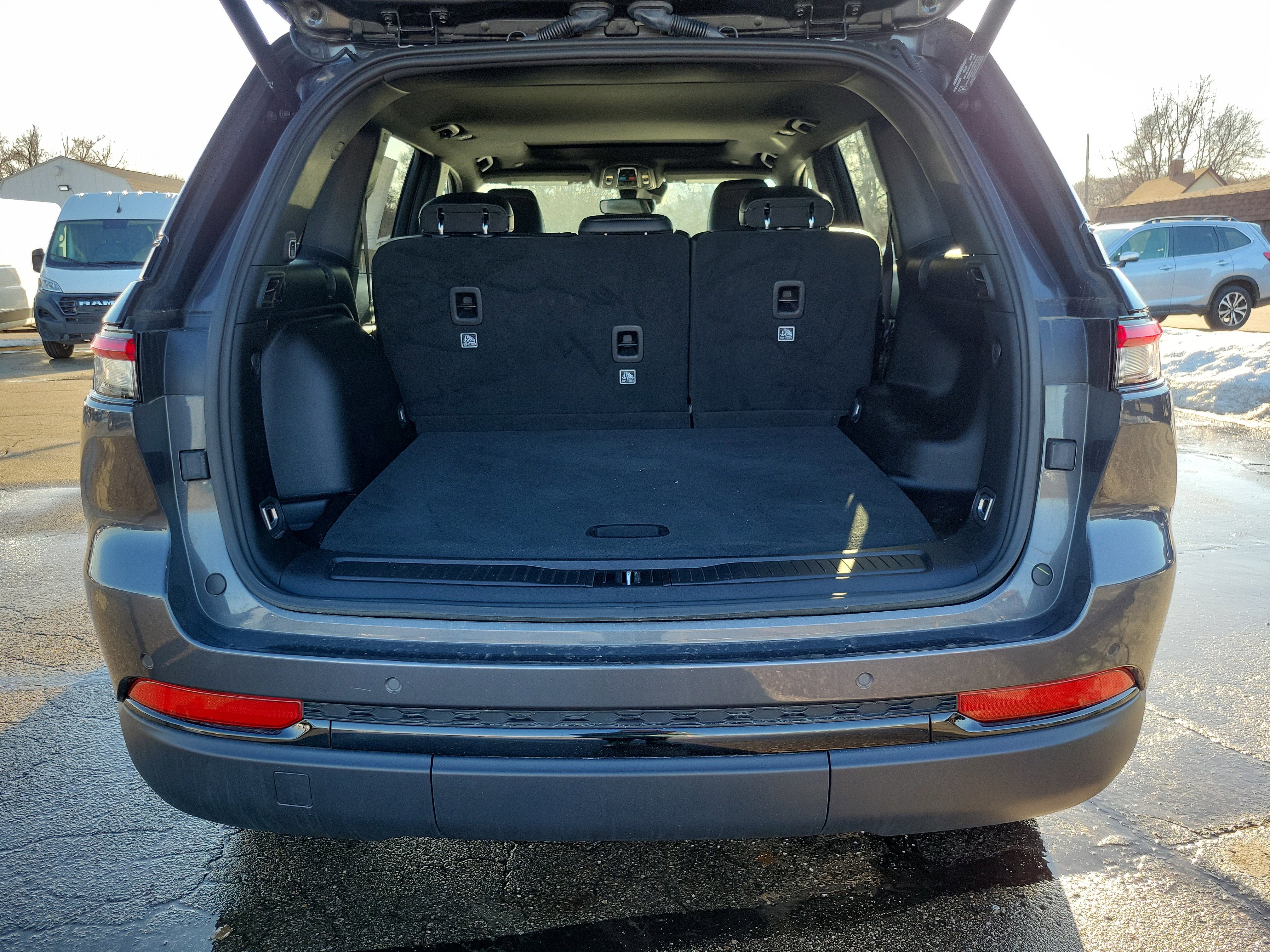 Used 2024 Jeep Grand Cherokee Altitude image 21