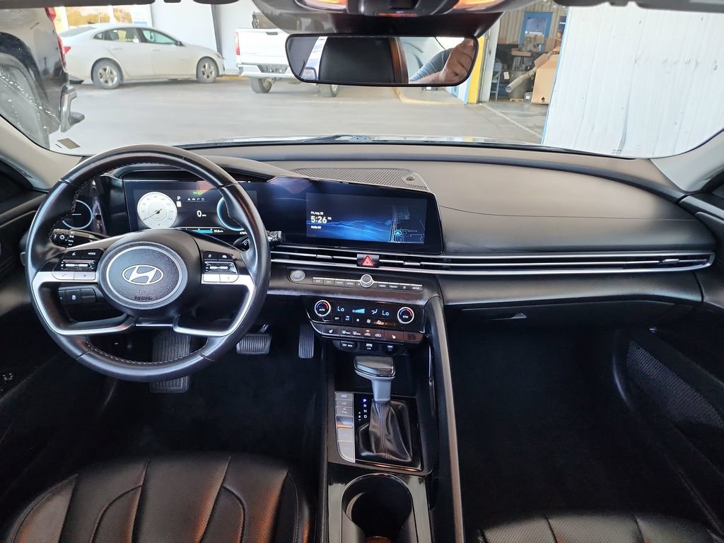 Used 2024 Hyundai Elantra Limited FWD image 18