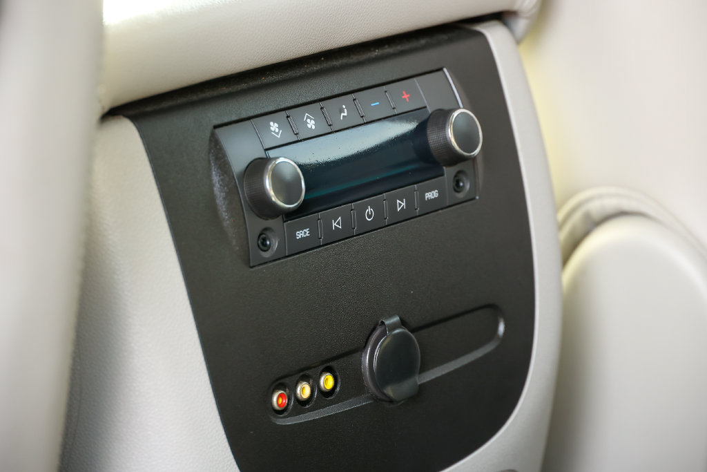 Used 2011 Chevrolet Suburban LT AWD/4WD image 34
